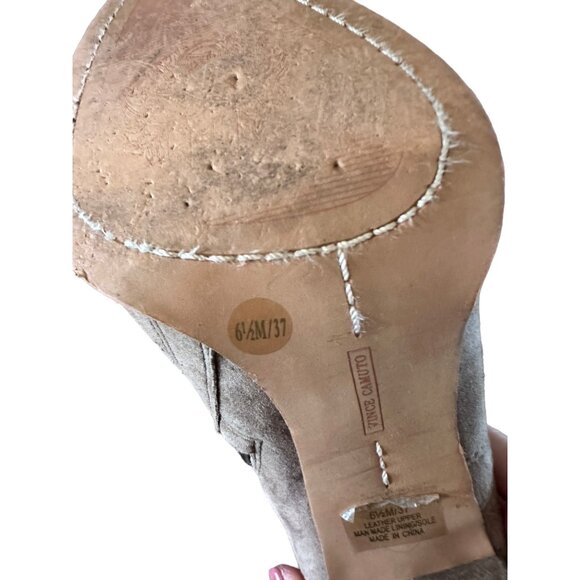 π 2/$30 π Vince Camuto Light Brown Pierced Ankle Boots with Open Side sz 6.5 - Picture 5 of 6